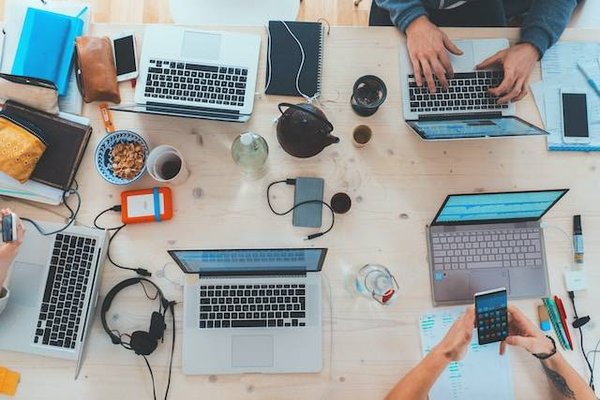 Les astuces pour optimiser la performance du réseau informatique de son entreprise