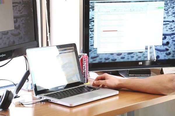 Comment choisir le meilleur moniteur pour votre ordinateur de bureau: résolution, taille et fonctionnalités